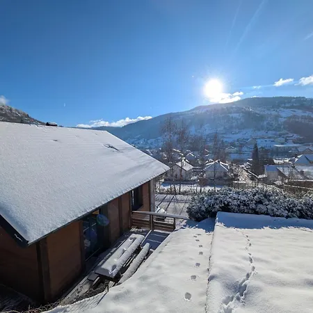 Chez Mimile , Au Calme , Proche Centre , Wifi 木屋 *